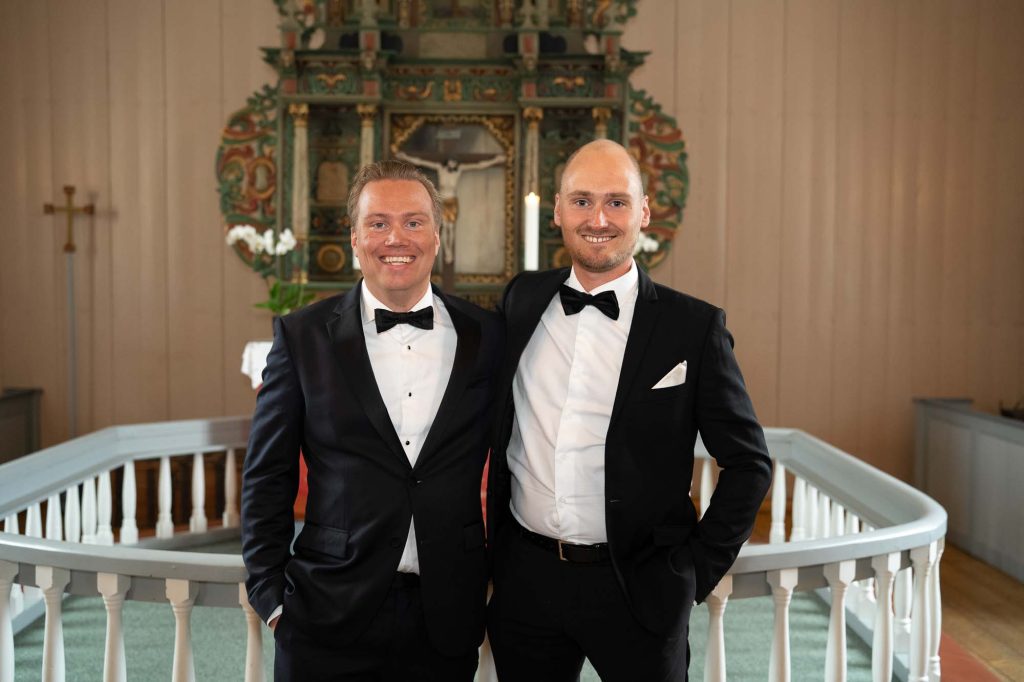 Brudgom og forlover i Hovin kirke