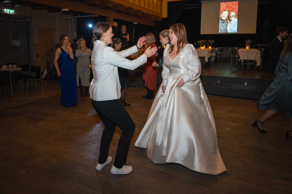 Bryllupsvalsen i Sagene festivitetshus under et likekjønnet bryllup.