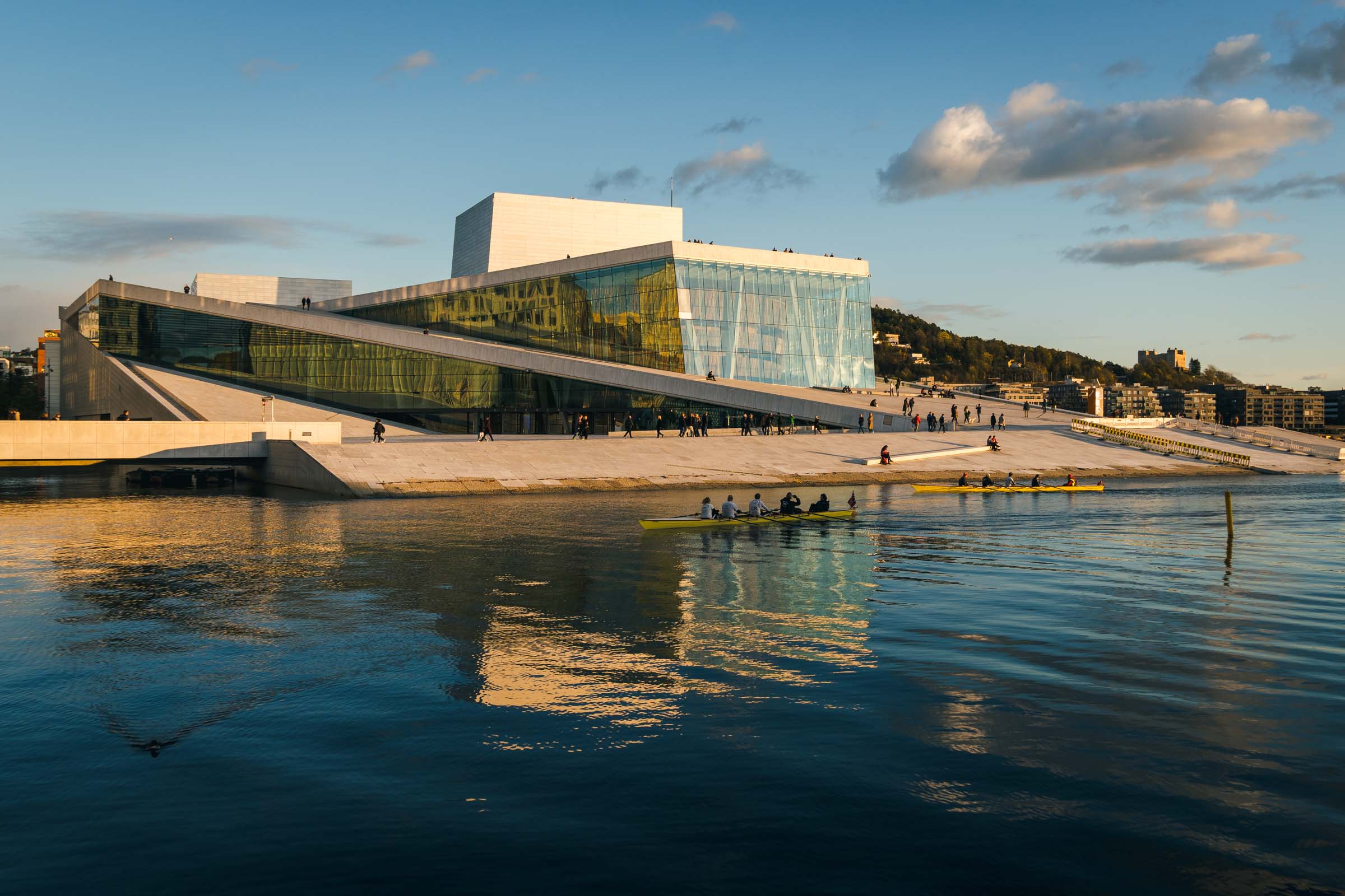 Arkitektonisk bilde av Operahuset i Oslo i solnedgang, brukt som coverbilde for PixPep sin personvernserklæring.